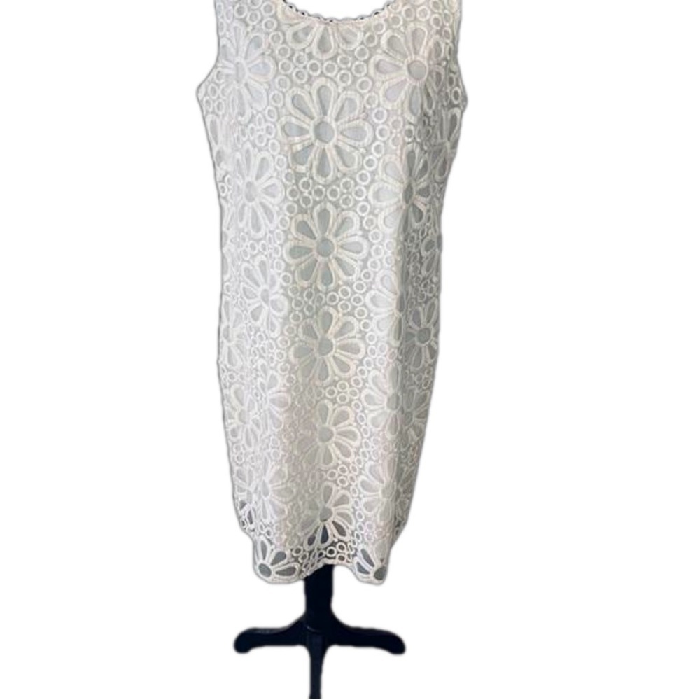 White Sleeveless Daisy Lace Overlay Midi Dress Size L